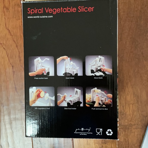 Spiral Vegetable Slicer and Spiral Cookbook Never used - Picture 2 of 13